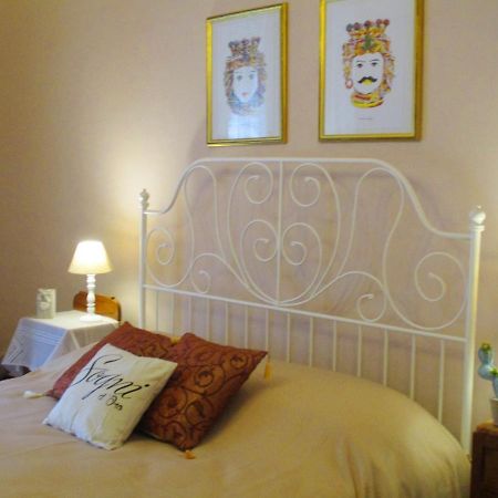 Diletta Oasi Bed & Breakfast คาตาเนีย ภายนอก รูปภาพ