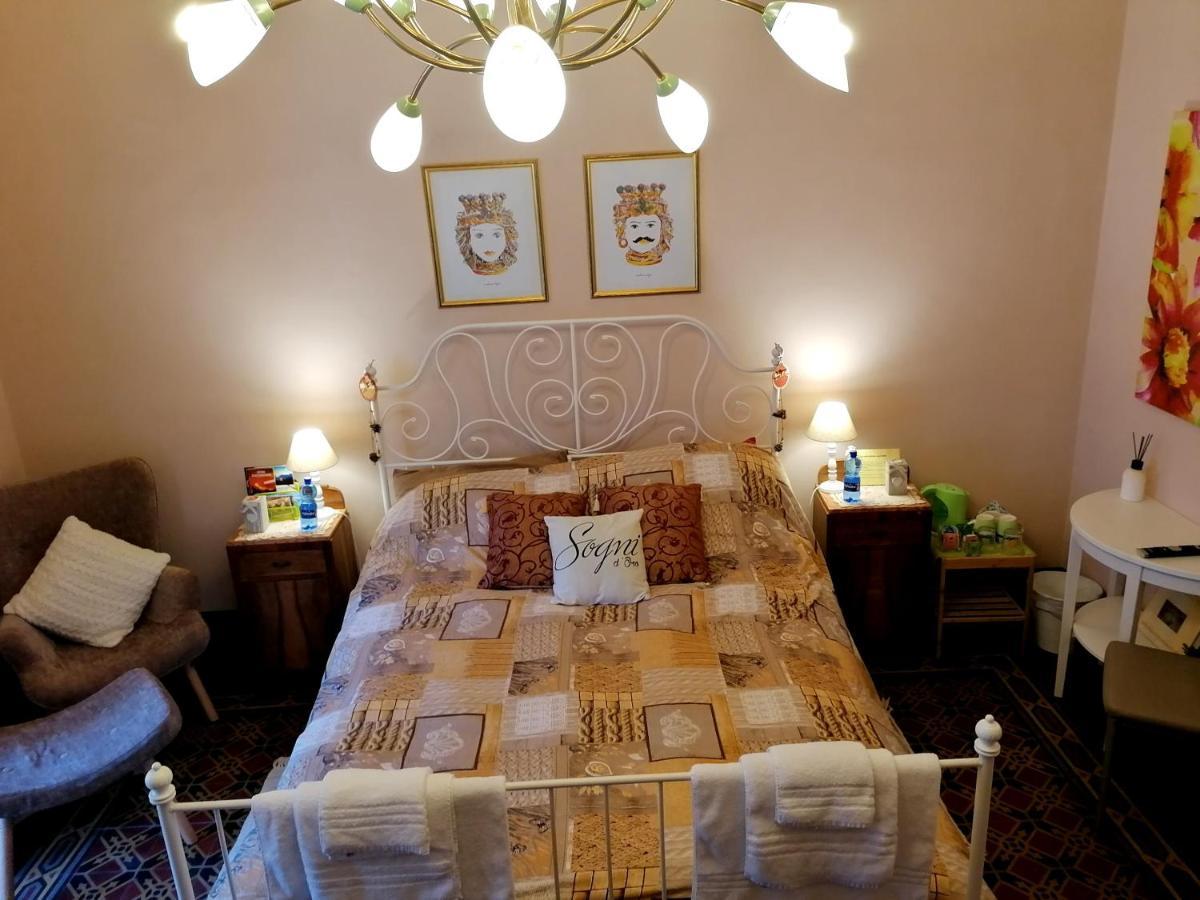 Diletta Oasi Bed & Breakfast คาตาเนีย ภายนอก รูปภาพ