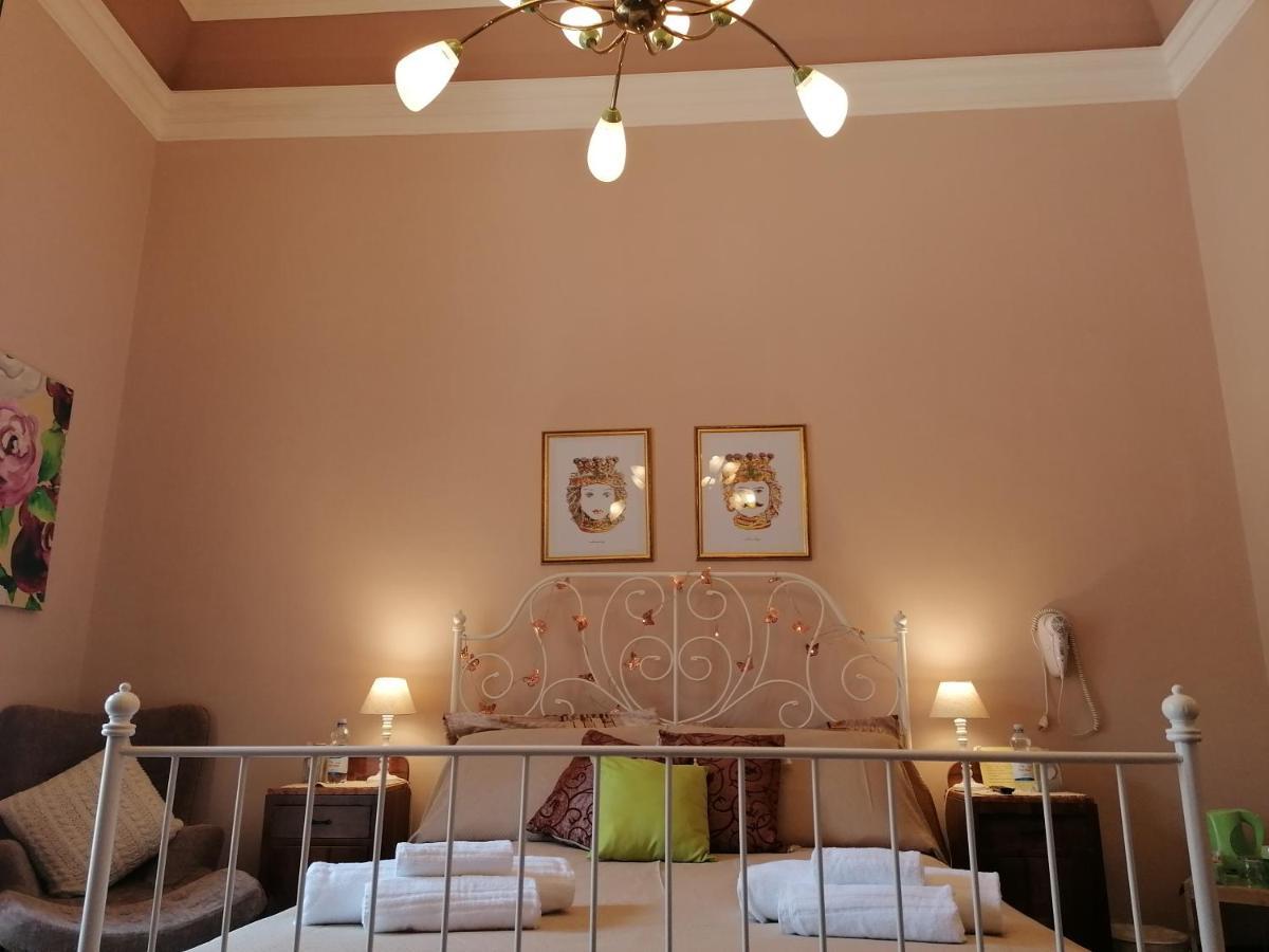Diletta Oasi Bed & Breakfast คาตาเนีย ภายนอก รูปภาพ