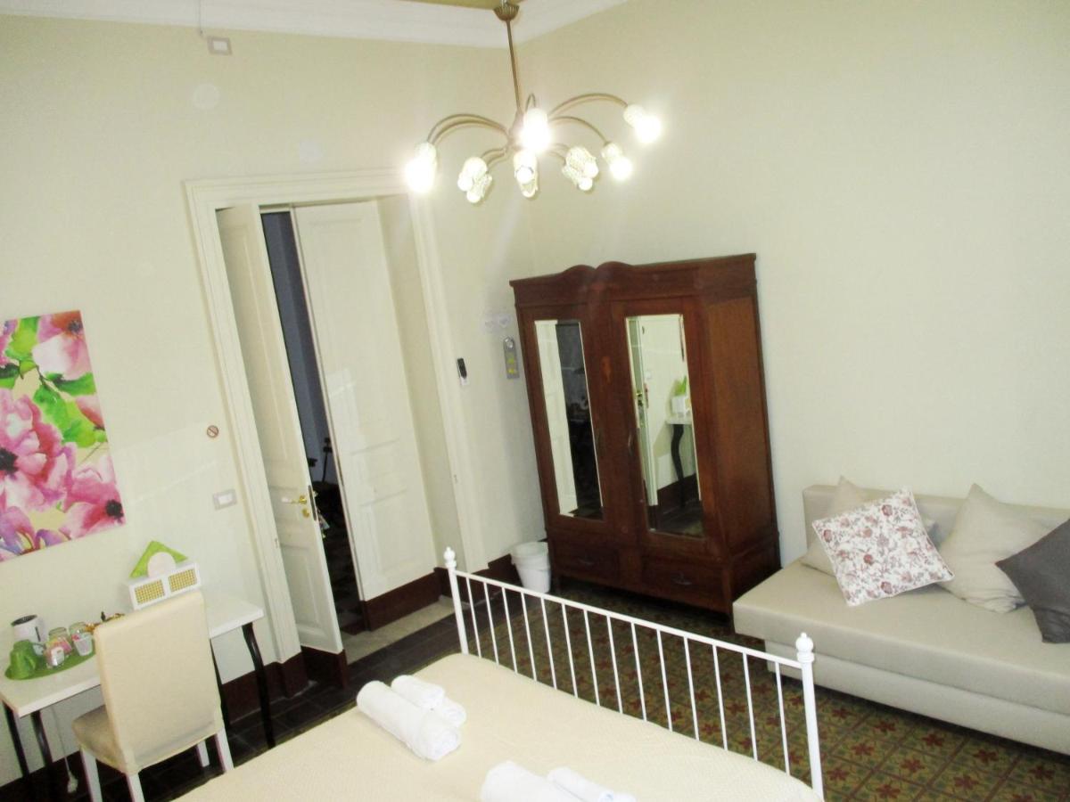 Diletta Oasi Bed & Breakfast คาตาเนีย ภายนอก รูปภาพ